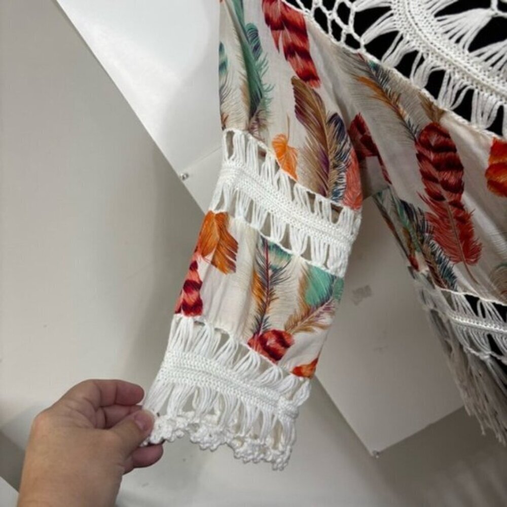 ๐3/$15 Boho Crochet Fringe Feather Print Top Women's Small - Picture 4 of 5